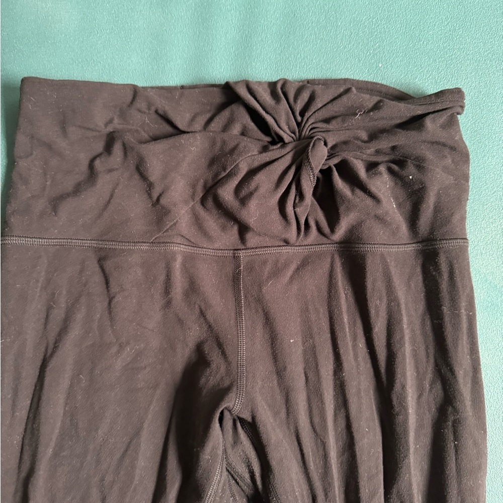Lululemon Align Pants Black Knot Size 6 - Picture 2 of 4